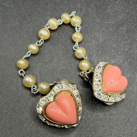 Vintage Pink Heart Shaped Bejeweled Crystal Rhinestone Pearlescent Scarf Clip - Picture 11 of 13